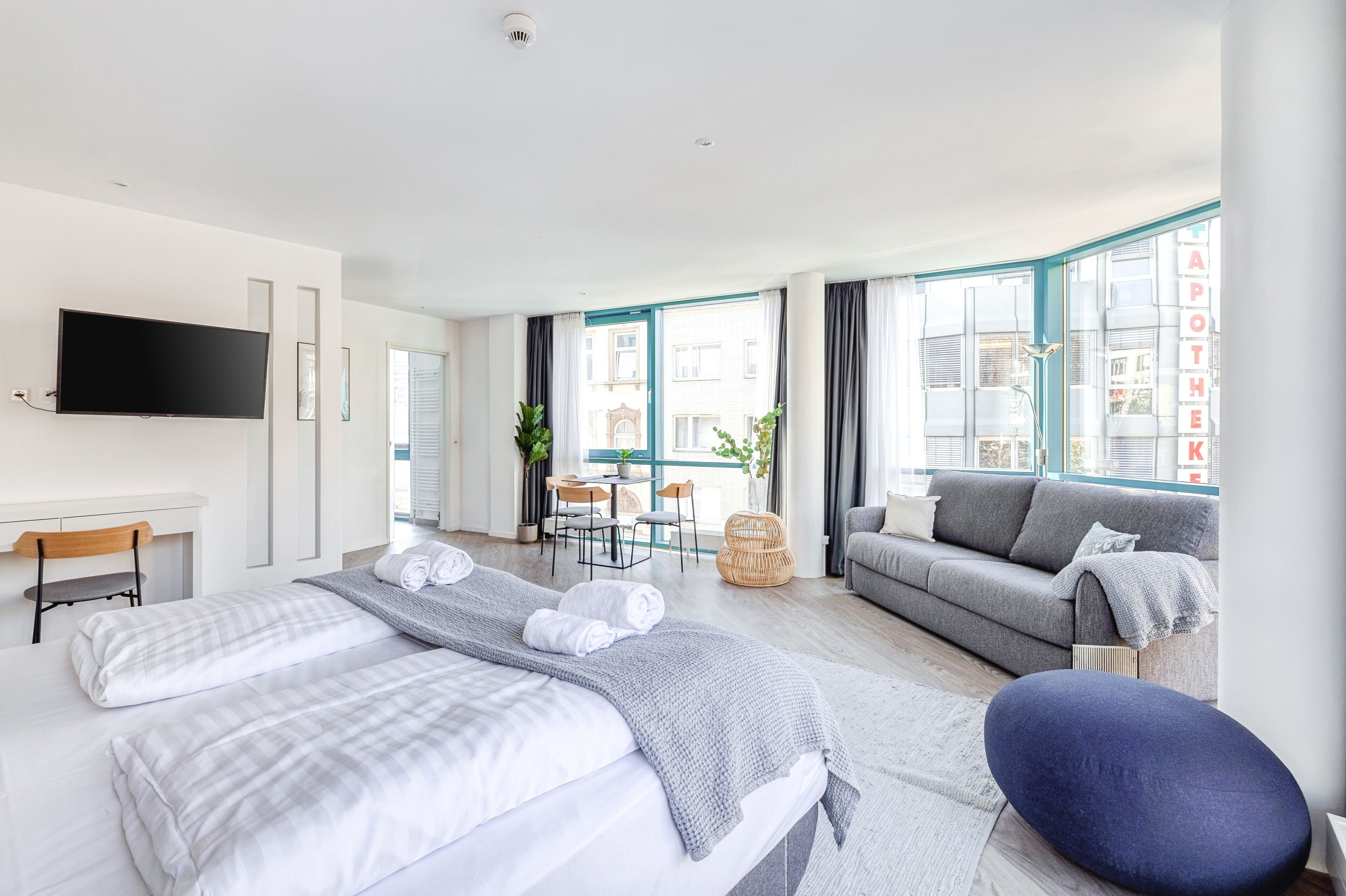 Suite XXL with Sofa Bed - Street View | 1 soverom, wi-fi (inkludert) og sengetøy