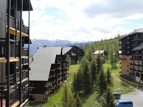 Cozy Studio Mezzanine for 4 with Ski Locker and Balcony in Risoul 1850