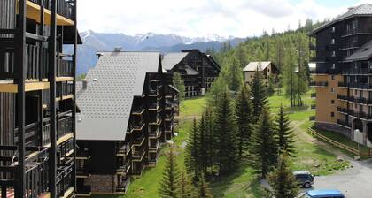 Cozy Studio Mezzanine for 4 with Ski Locker and Balcony in Risoul 1850