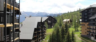 Cozy Studio Mezzanine for 4 with Ski Locker and Balcony in Risoul 1850