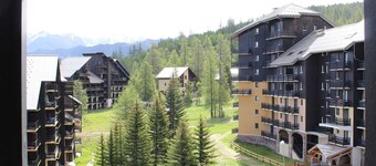 Cozy Studio Mezzanine for 4 with Ski Locker and Balcony in Risoul 1850