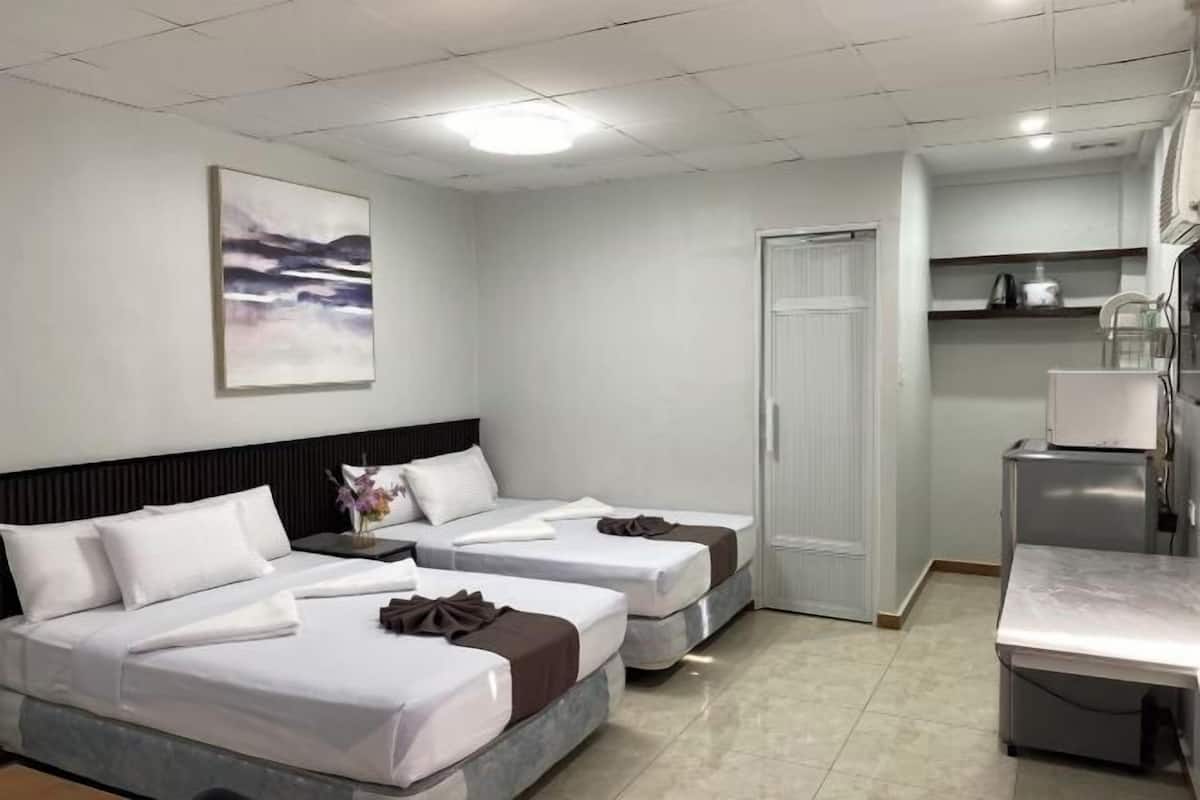 1 bedroom, desk, laptop workspace, free WiFi