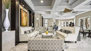 Televisión de pantalla plana, consola de videojuegos