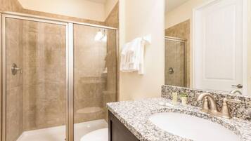 Maison, 6 chambres | Salle de bain