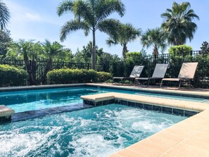 A swimming pool with a hot tub, surrounded by palm trees and lounge chairs. - Refurbished Lux 6 Bed Golf Views at Reunion Resort by Shine Villas (Kissimmee)
