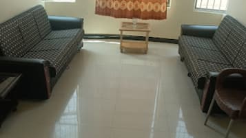 Deluxe Triple Room | In-room safe, iron/ironing board, free WiFi