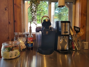Interior - Hadley's Hideaway -Cottage w/ hot tub, fenced yard close to hikes & Stevens Pass ski hill (Skykomish)
