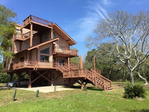 Whitmarsh | Private Dock + 180° Tidal Views | Walk to Botany Bay | Sleeps 16 | Dog Friendly