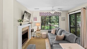 Smart TV, fireplace - Kingston SJP 8C Ground level Villa w/pool/beach (Myrtle Beach)