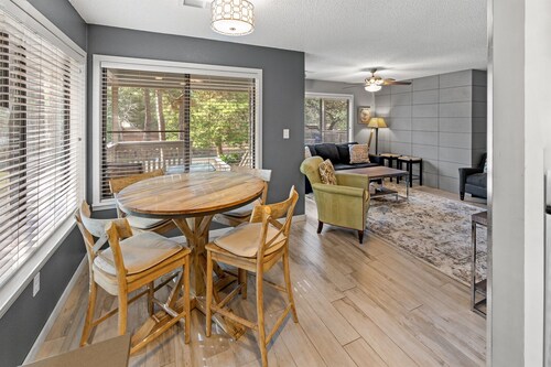 W Hyde Pk 20A in Kingston 1st floor, Pool, Beach