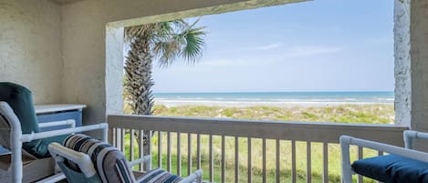 Condo (2 Bedrooms) | Front of property