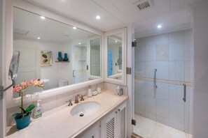 Bathtub, hair dryer, towels