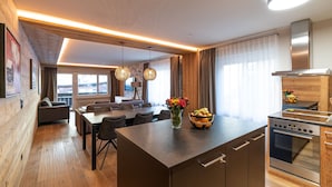 Condo tiện nghi đơn giản | Bếp riêng | Tủ lạnh, lò nướng, bếp nấu, máy rửa bát 