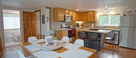 Refrigerador, microondas, horno y parrilla de estufa