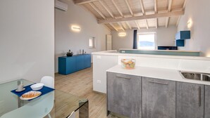 Unclassified image, 4 of 58, button - Le Casette - Leccino with lake view, pool and private Jacuzzi (Toscolano-Maderno)
