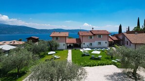 Unclassified image, 3 of 58, button - Le Casette - Leccino with lake view, pool and private Jacuzzi (Toscolano-Maderno)