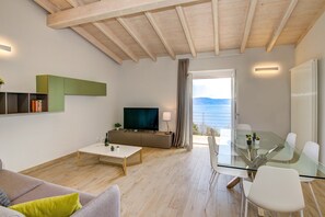 TV - Le Casette - Casaliva with pool and lake view (Toscolano-Maderno)