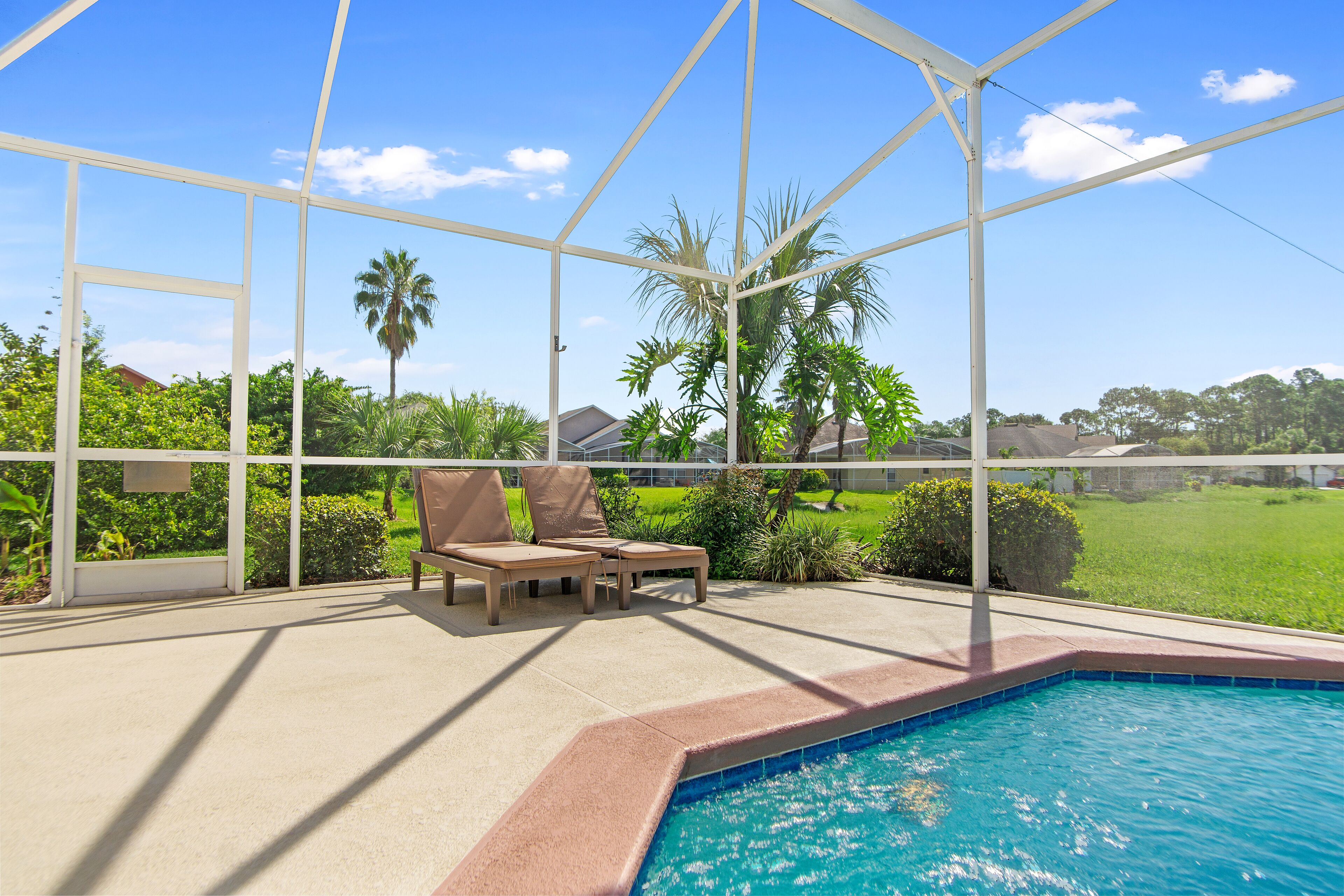 Trendy 4 Bed Pool Home w/ Golf Course Views 20 Mins To Disney