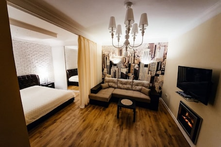 Comfort Apartment | 2 bedrooms, laptop workspace, iron/ironing board, free WiFi