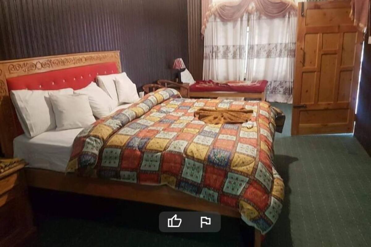 Deluxe Double Room | Iron/ironing board, free WiFi