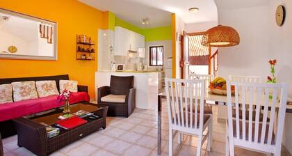 Casa Dos Angeles - Farbenfrohes Ferienhaus mit 2 privaten Terrassen und Pool