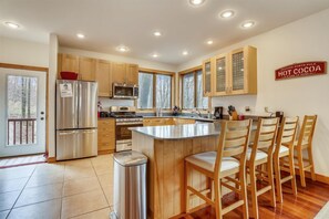 Fridge, microwave, dishwasher, coffee/tea maker - Beautiful and Well Appointed Mountain House! Steps to Dew Drop Ski Trail! (Canaan Valley)