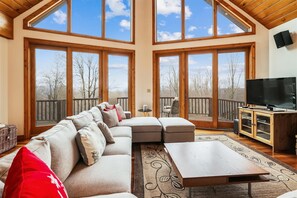 Smart TV, fireplace, DVD player, foosball - Beautiful and Well Appointed Mountain House! Steps to Dew Drop Ski Trail! (Canaan Valley)