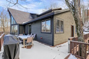 Outdoor dining - Beautiful and Well Appointed Mountain House! Steps to Dew Drop Ski Trail! (Canaan Valley)