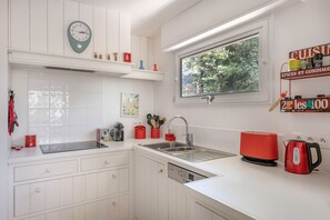 Kühlschrank, Mikrowelle, Ofen, Geschirrspüler