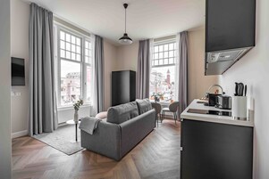 Suite XL | Woonruimte | Een televisie