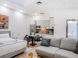 Studio, 1 Queen-Bett und Schlafsofa (limehome Madrid Ramón | Studio ) | Wohnbereich