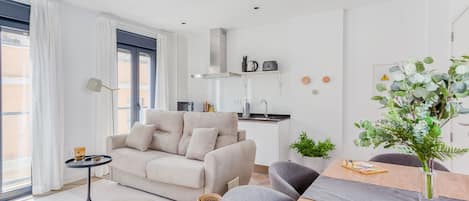 Apartment, 1 Bedroom (XL) | Living area | Smart TV