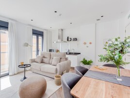 Apartamento, 1 habitación (XL) | Zona de estar | Una Smart TV