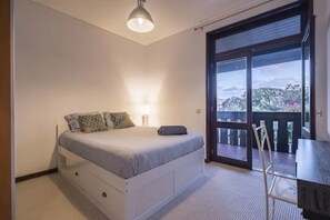 4 chambres, bureau, accĂšs Internet