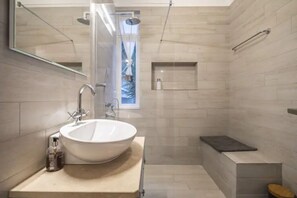 Regadera, secadora de cabello, bidet 