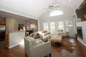 Smart-TV, peis og bøker