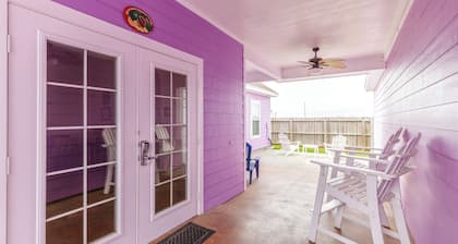 Coastal Cottage Getaway | Pool & Beach Nearby