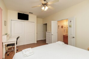 2 camere, una scrivania, ferro/asse da stiro, Wi-Fi gratuito