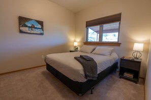 3 habitaciones, tabla de planchar con plancha, wifi y ropa de cama