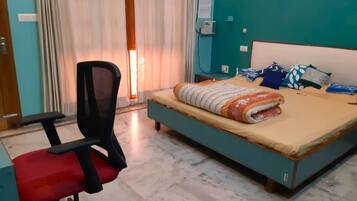 2 bedrooms, desk, iron/ironing board, free WiFi