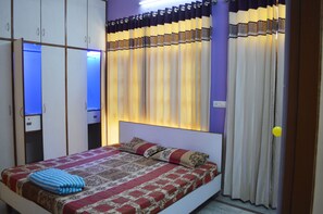 2 Schlafzimmer, Schreibtisch, Bügeleisen/Bügelbrett, kostenloses WLAN