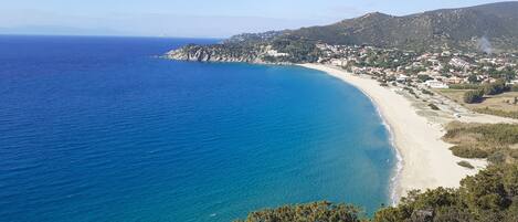 Beach nearby, sun loungers