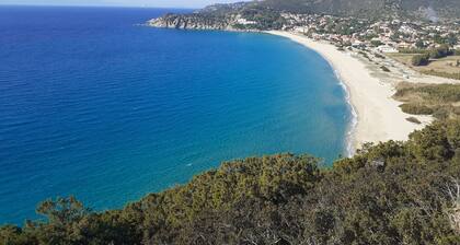 Comfortable country house with garden and private pool, 4km from Solanas beach.