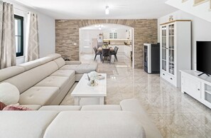 Télévision, jeux vidéo, baby-foot