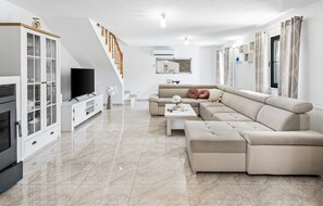 Télévision, jeux vidéo, baby-foot