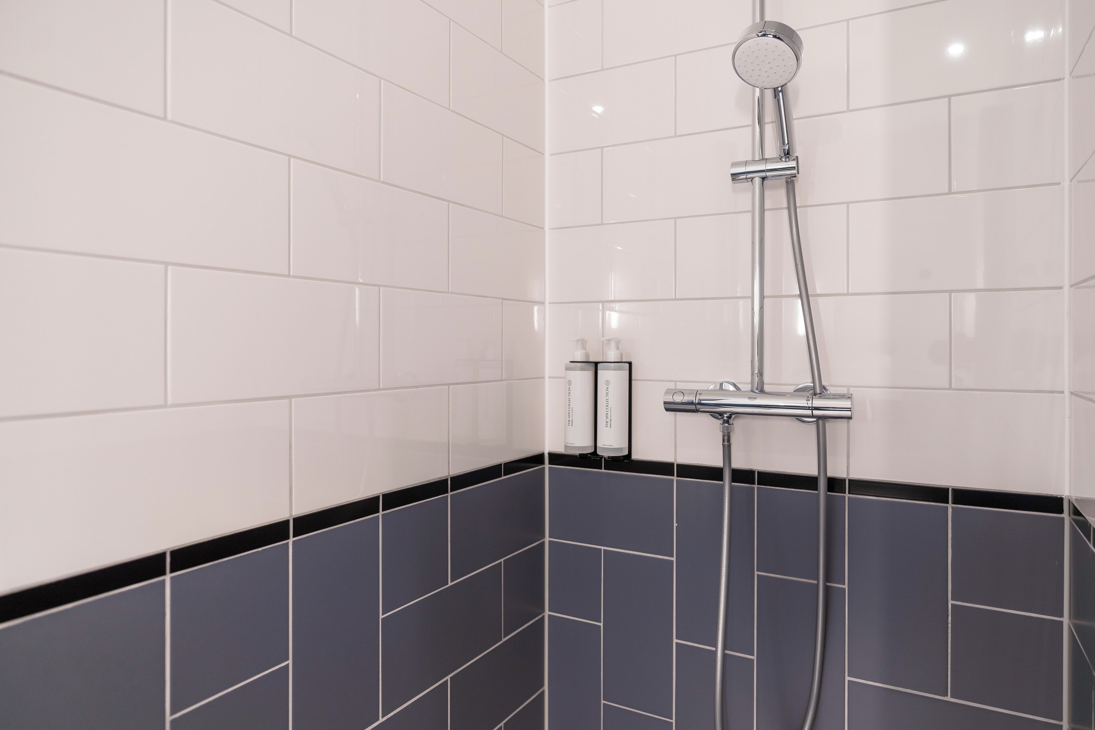L2 Bedroom Apartment, Terrace, Sofa Bed | Bathroom