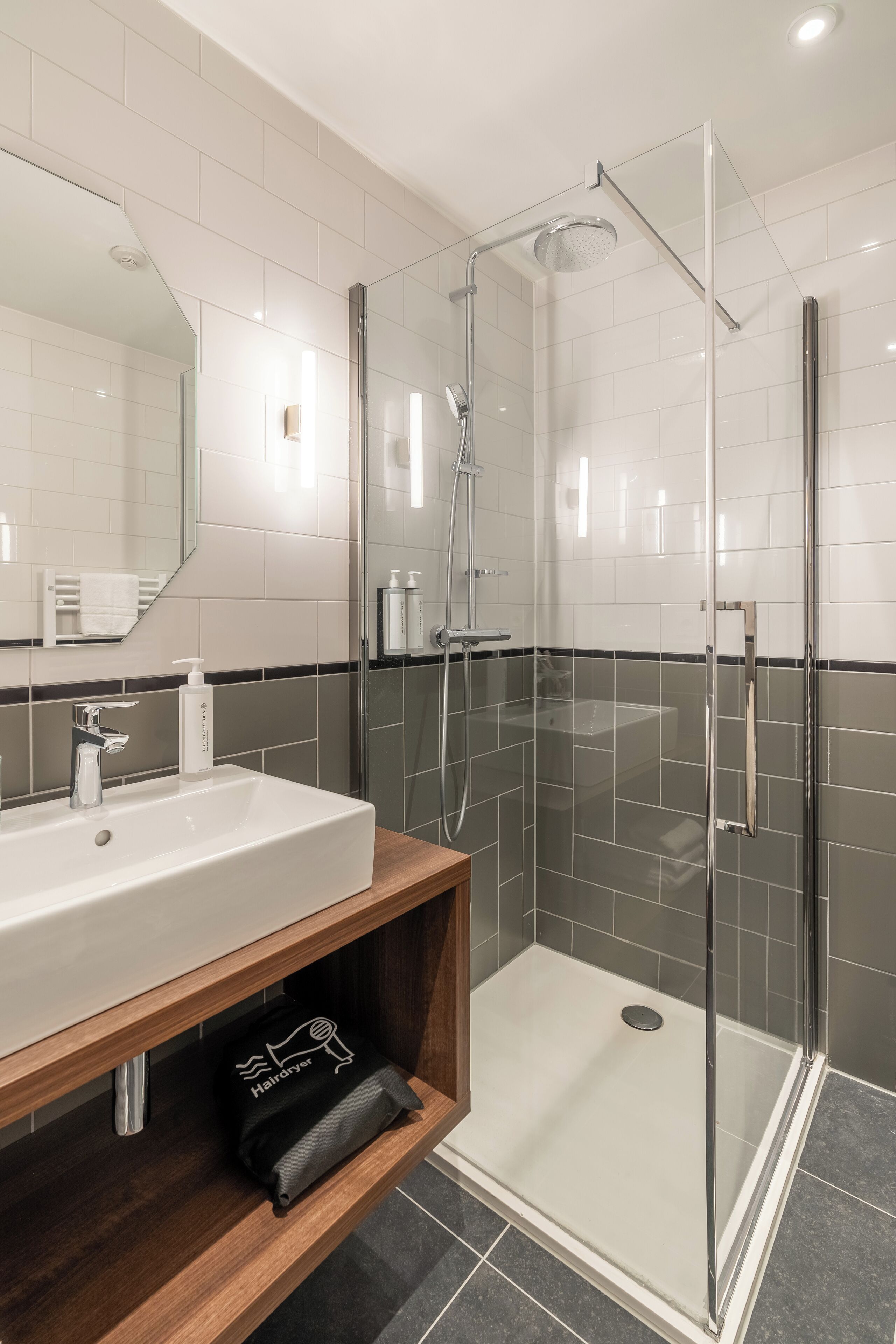 1 Bedroom Apartment | Bathroom