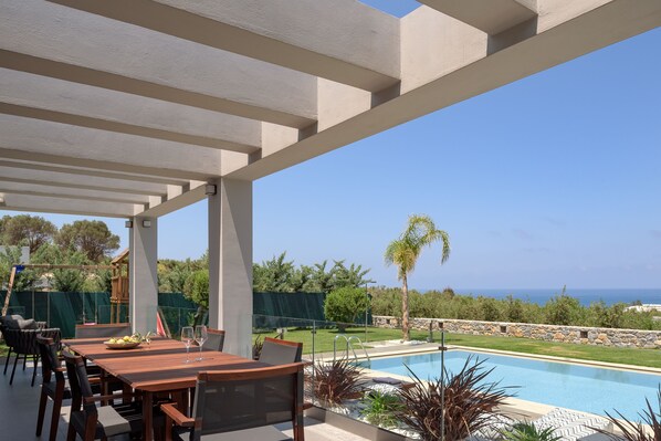 Outdoor dining - Agrielia Villa II, Graced by Heated Spa Whirlpool (Rethymno)