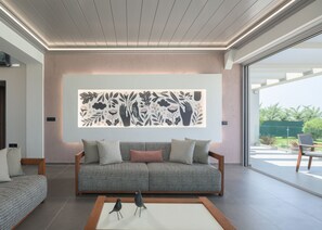 Smart TV, video games, stereo, offices - Agrielia Villa II, Graced by Heated Spa Whirlpool (Rethymno)