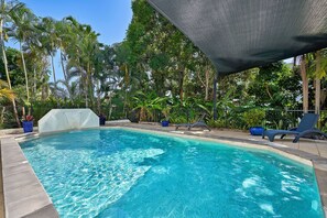 Pool - 3 Bedroom 2 Bathroom 2nd Floor Beachfront Meridien Apartment Trinity Beach (Trinity Beach)